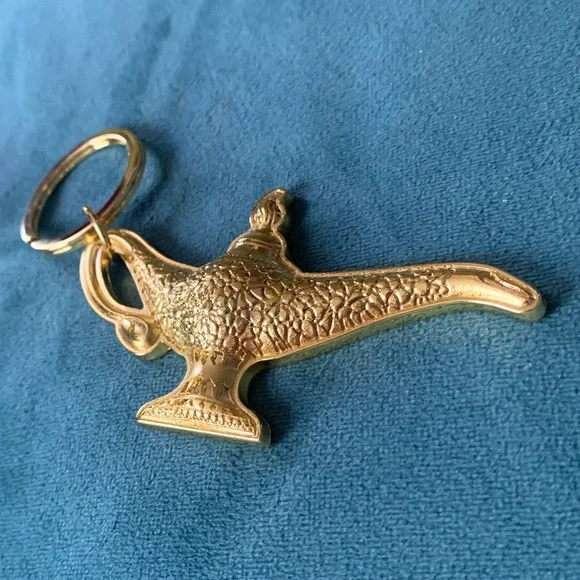 Aladdin Genie Magic Lamp Gold Keychain - Picture 4 of 10